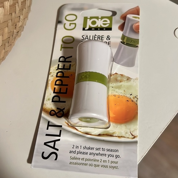 Cute.. Mini joie SALT & PEPPER TO GO!! - Picture 11 of 12
